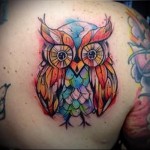 nagy bagoly a hátán - akvarell tetoválás fotó