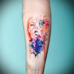 lány tátott szájjal - tetoválás akvarell fotó