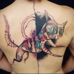 macska nagy szemekkel a hátán - tetoválás akvarell fotó