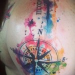 szélrózsa a vállán - akvarell tetoválás fotó