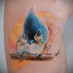 kék madár egy ágon - tetoválás akvarell fotó