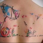 csiga esernyő alatt a hátán - akvarell tetoválás fotó