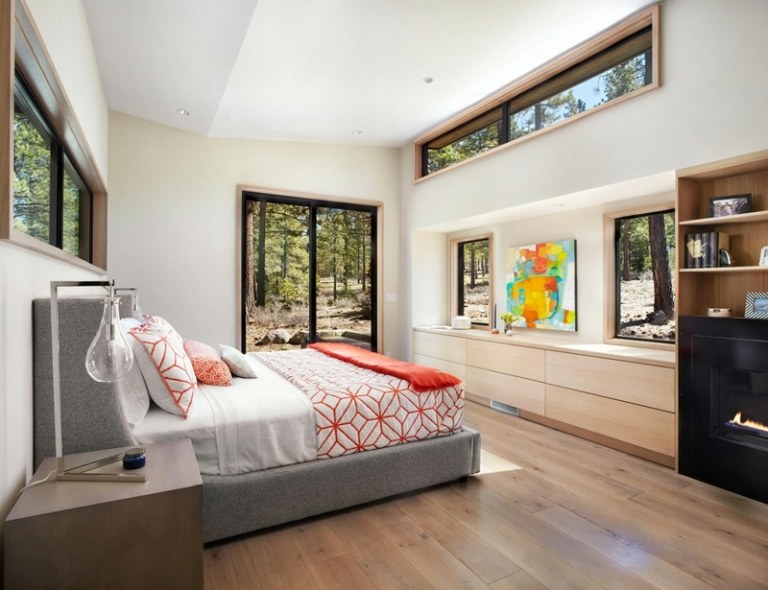 akcentová stena kamenná spálňa dizajn sivá posteľ laminátová nástenná skriňa