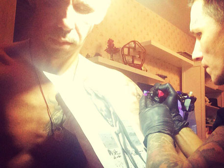 Alexey Panin - tetovaža s golom bivšom ženom - fotografija 2