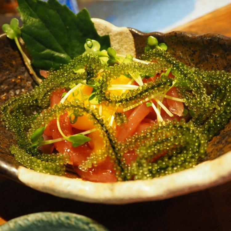 zelený kaviár morský hroznový šalát z morských rias recept mrkva koriander zázvor ryžové víno