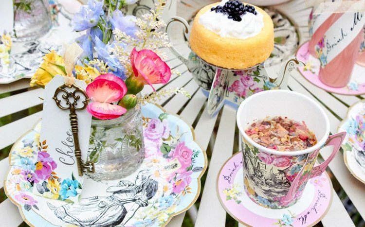 alice-krajina divov-motto-party-romantické-jedlá-ruže-kľúč-doplnok