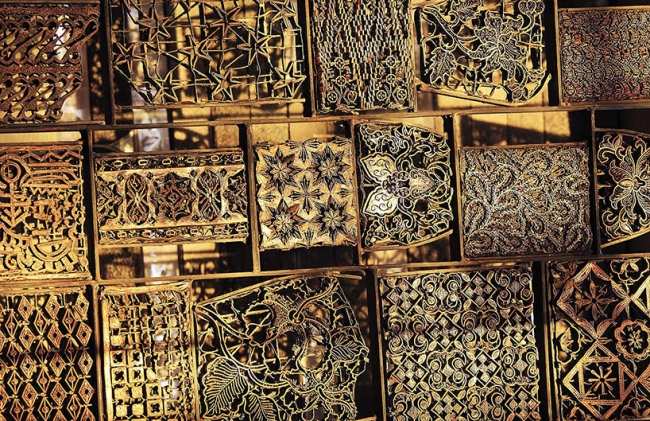 Alila Holiday Villas Bali nábytok z ručne vyrábaných drevených prvkov