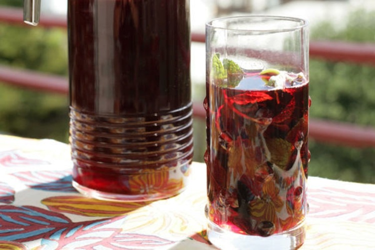 Pripravte si vynikajúce koktaily z exotického ovocia Pripravte si vynikajúce koktaily Aqua de Jamaica