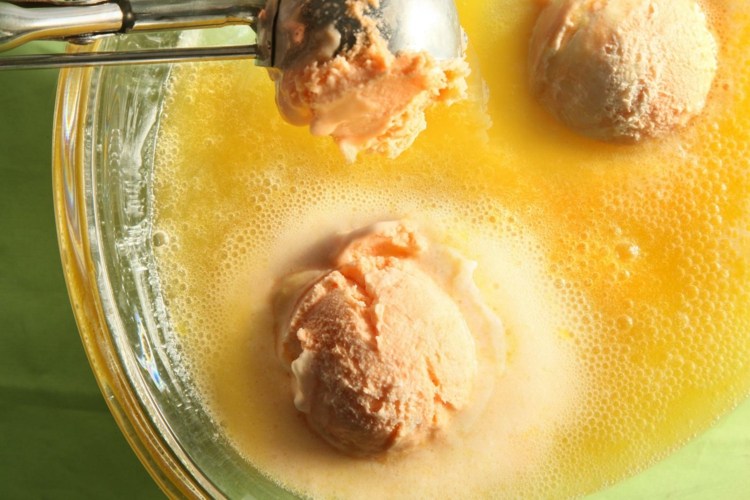 Vyrobte si vlastné kokteilové pomaranče a sherbet ananás urobte z pomarančov sherbet ananás