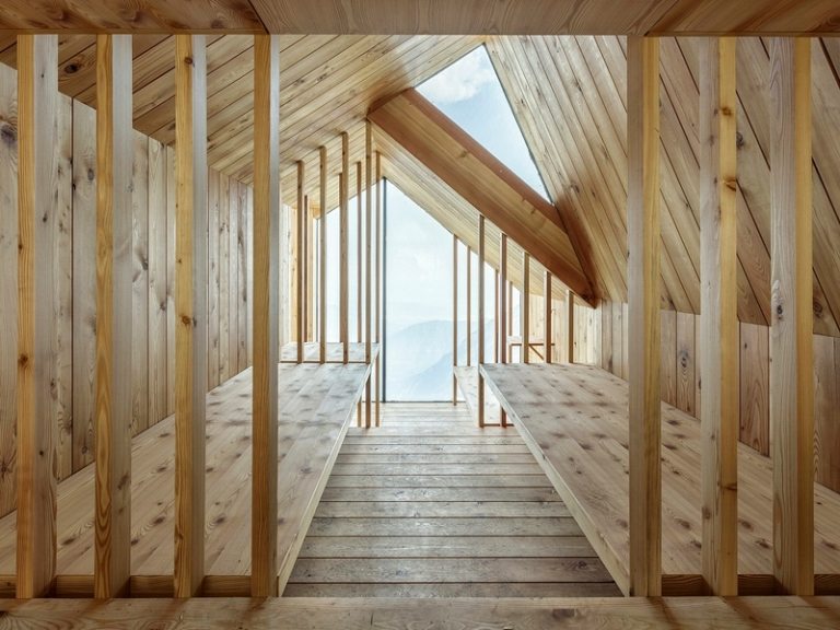 vysokohorská chata drevené obklady stien parkety