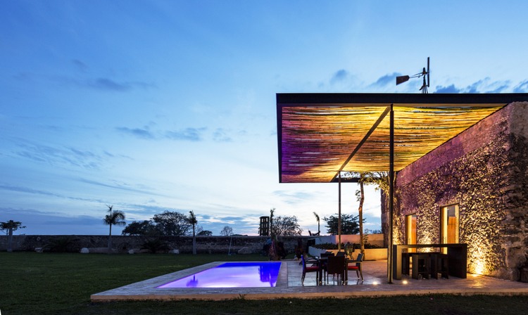 Západ slnka na starej a novej vonkajšej terase Hazienda