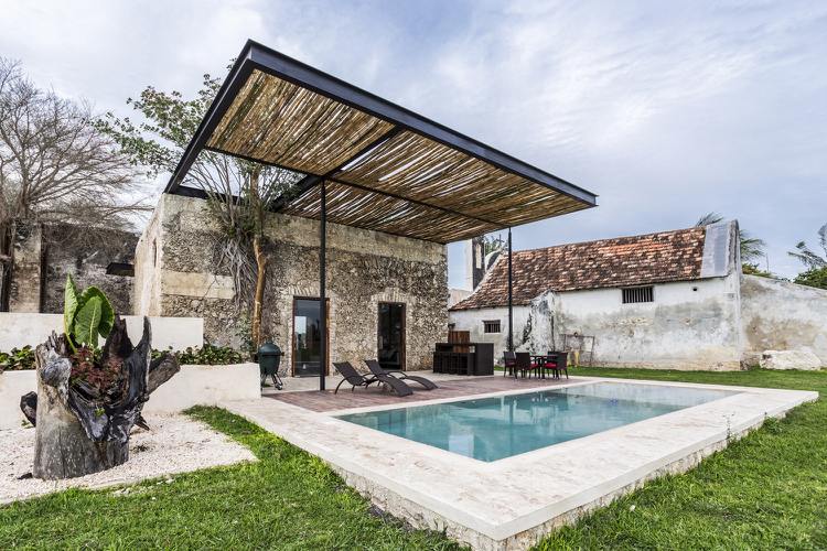 Starý a nový prázdninový dom hacienda bazén zastrešenie záhradnej terasy