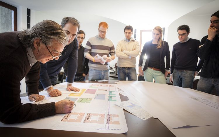 stará továreň prerobiť úchvatný dom sídlo architektúra projekt ricardo bonfill