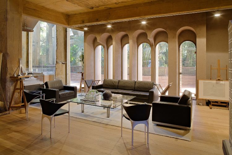 stará továreň prerobiť úžasný domov sídlo architektúra projekt ricardo bonfill dizajn obývačky