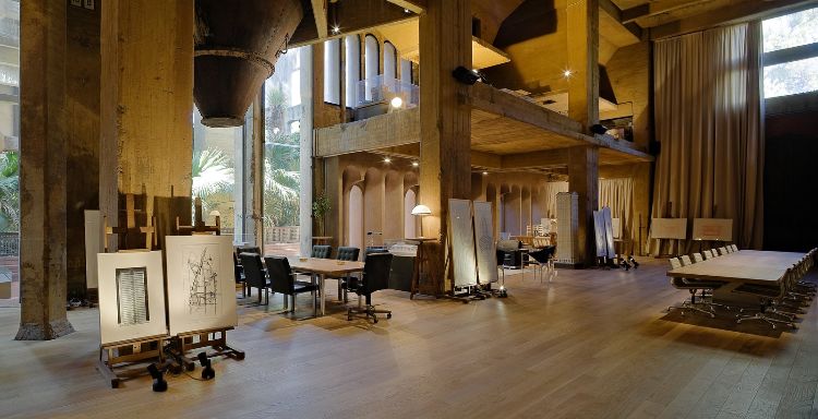 stará továreň prerobiť úchvatný dom sídlo architektúra projekt ricardo predvádzacia miestnosť