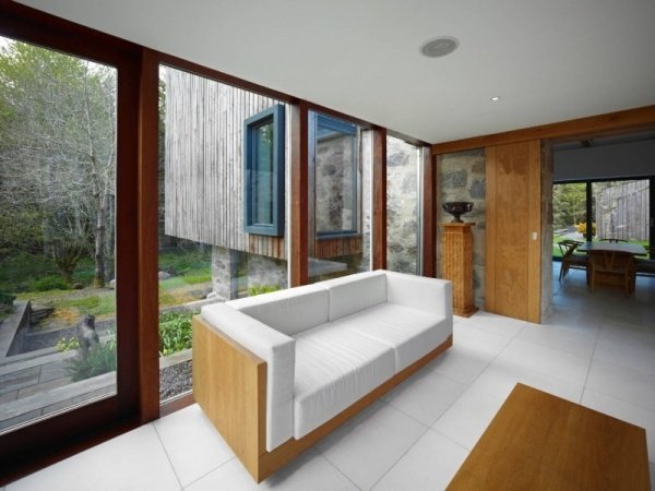 dom v Škótsku biela dlažba drevené prvky