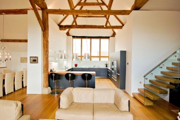 prestavba stodoly na dom otvorený obývací priestor