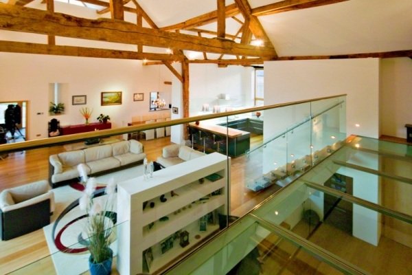 bratská stodola prerobená na interiérový dizajn domu