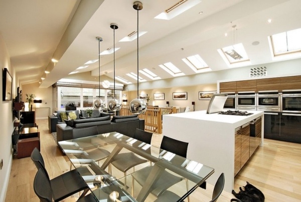 systém čerpania vody v modernej domácej jedálni