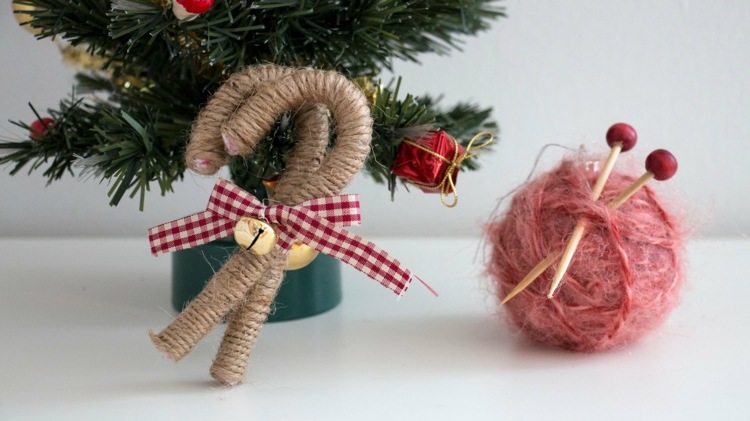 skrášliť staré vianočné gule vlnený zábal ihla na pletenie z vlny