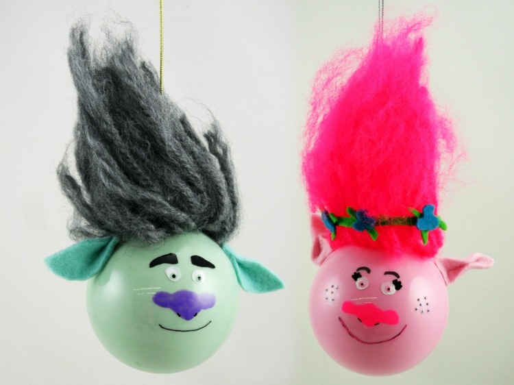 skrášliť staré vianočné gule a vytvoriť si trollov priateľských k deťom vlnené fixky
