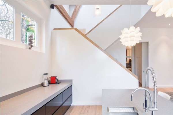 moderný dom ako vagónová kôlňa moderná kuchyňa