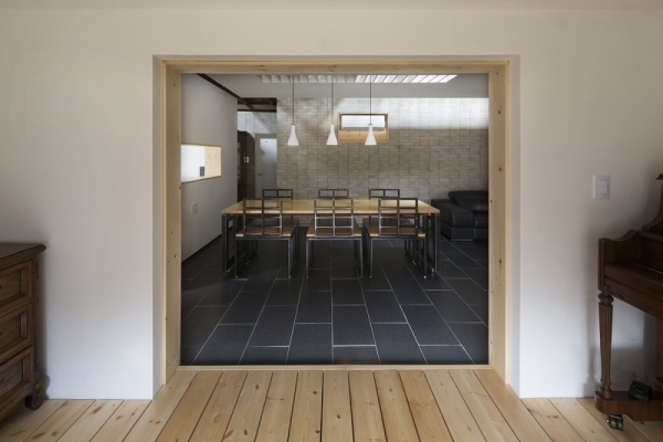 pohľad jedáleň starý dom zrekonštruovaný architektúrou moohoi