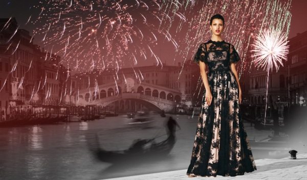 krásny elegantný vzhľad zapôsobí na prelom rokov červené pery hlbší vzhľad vyzerať dobre zapôsobiť na prelom roka šik hlbší pohľad