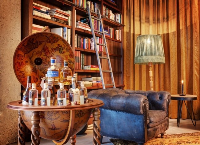 kreslo retro luxusný rodinný hotel v nesplein v Amsterdame