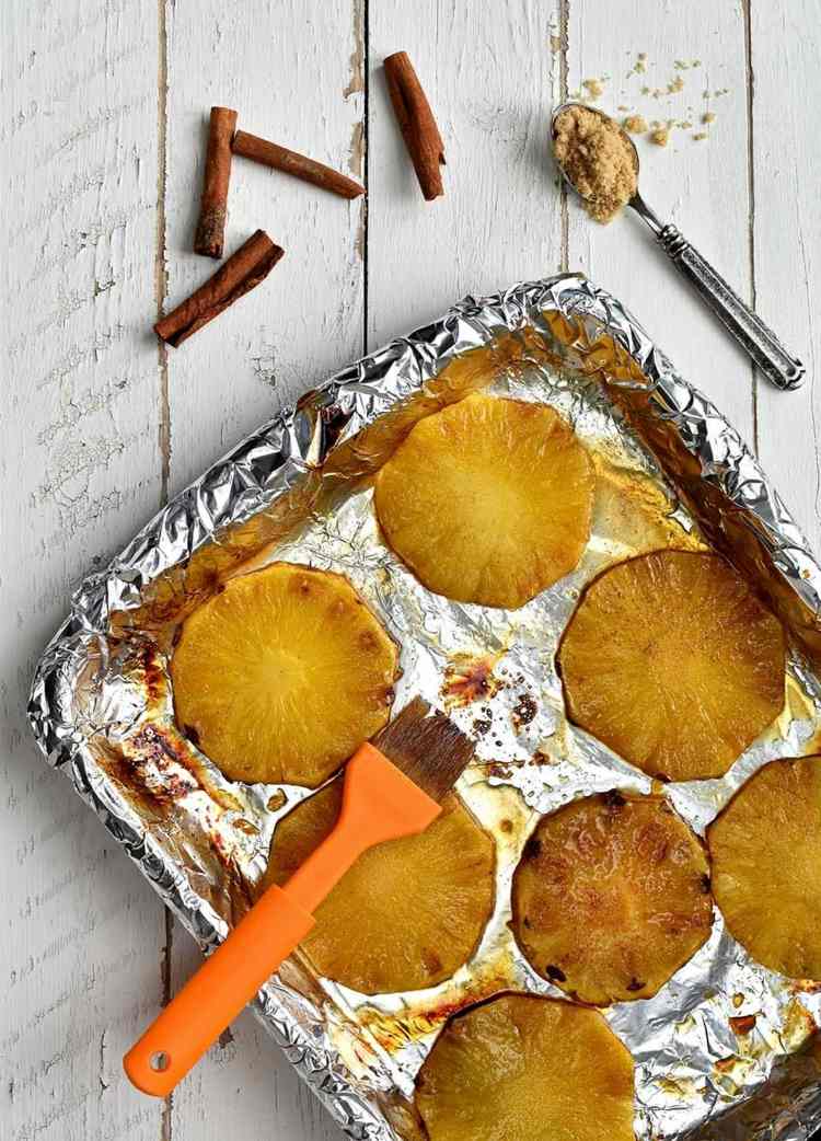 dezert ananás grilovaná škorica plátky hnedého cukru recept rúra