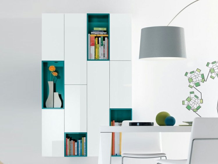 Prídavné nástenné police maľujú nápady bielym vysokým leskom