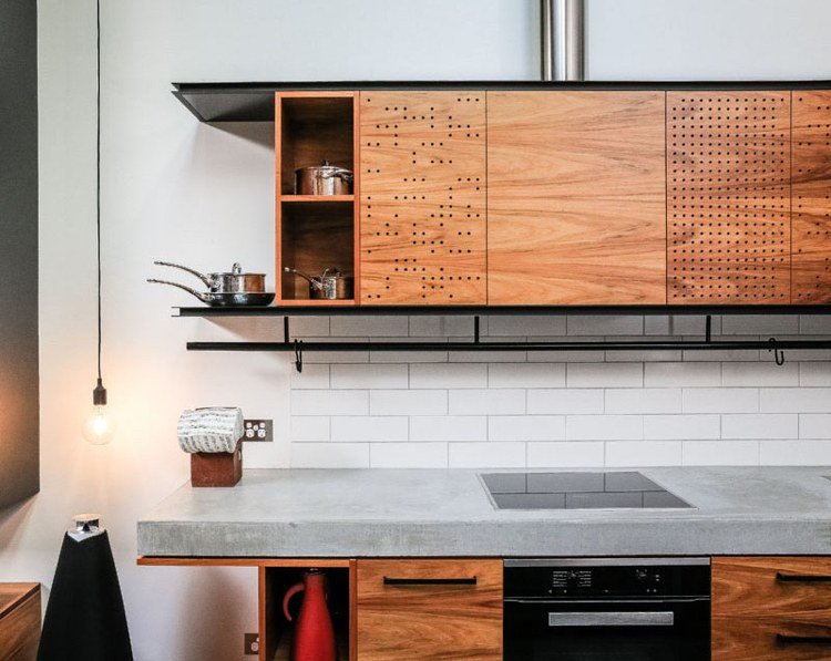 rôzne-bývanie-garáž-prestavba-kuchyňa-betón-drevo