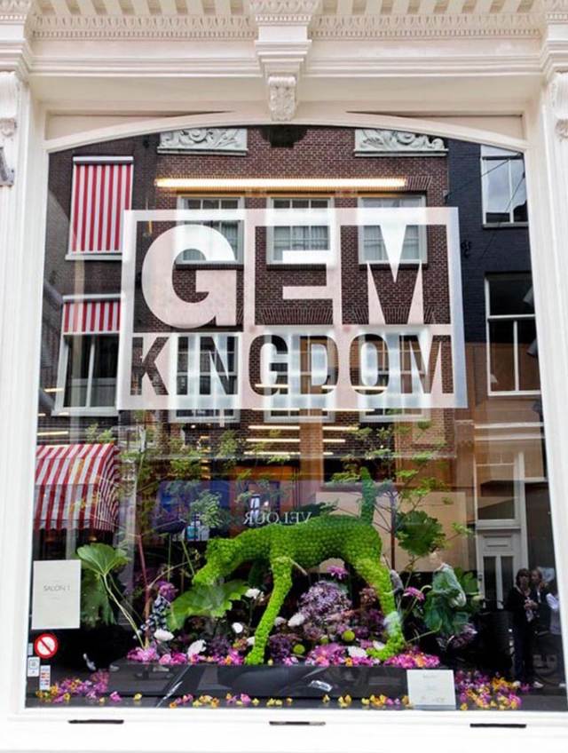 kvety výtvarná úprava predvádzať psie chryzantémy ukážka aranžovania kvetov psie chryzantémy