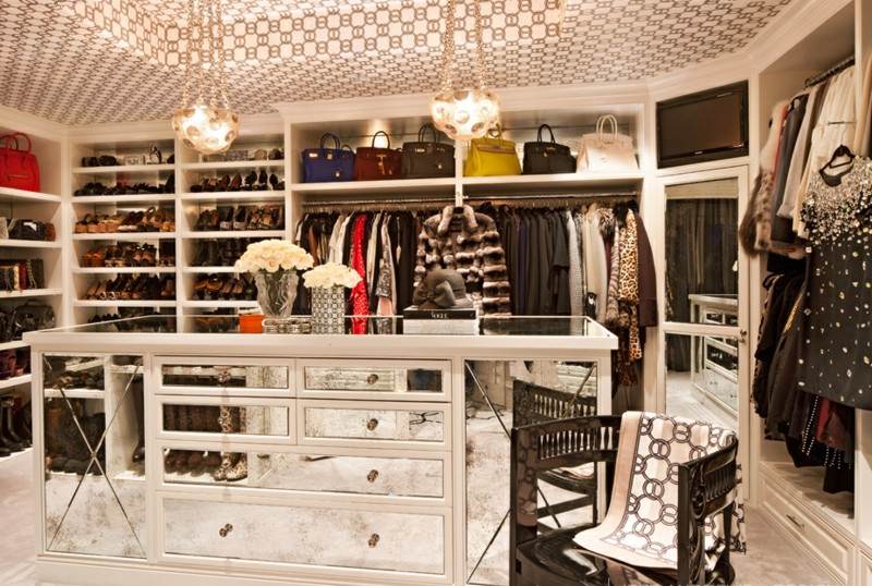 Šatňa-zostava-glamouso-lesklý nábytok-zrkadlový povrch