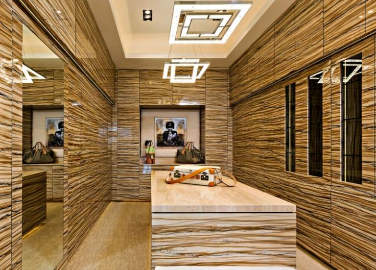 Vybavenie šatne-moderné-posuvné dvere-šatník