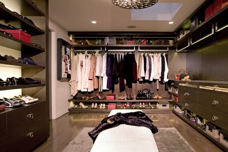 Návrh šatne -možnosti-otvorené-police-oblečenie