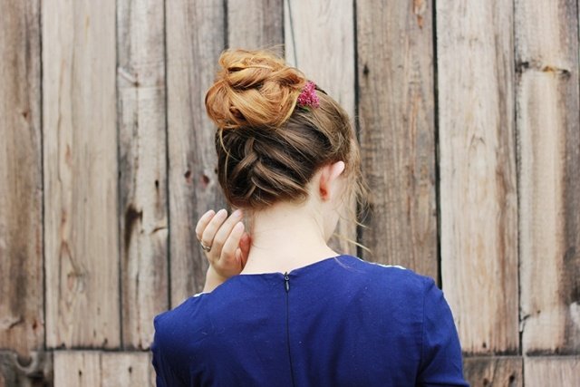 DIY zapletaný účes s drdolom - ležérne zapletaný na chrbte - ľahko upraviteľný Dutt-späť-vysoko pletené-ležérne-zapletené účesy do štýlu
