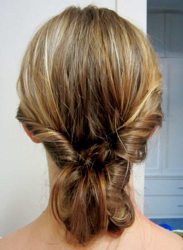 zadný obrázok-skrútený-účes-drdol-dlhé vlasy