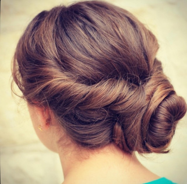 účes-vlasy-uzol-náznak-obrázok-otočený