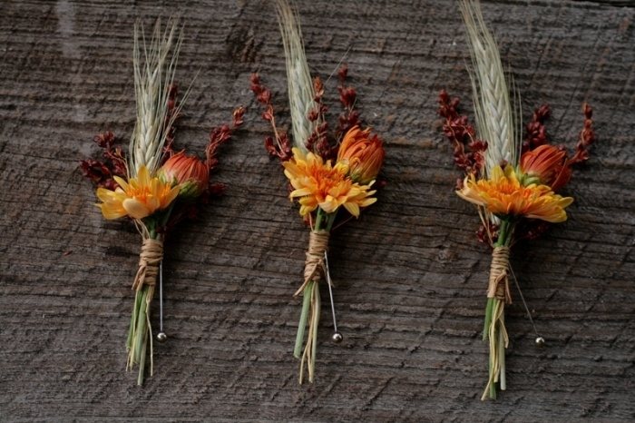 elegantné boutonniere pre ženícha s nápadmi na šperky z pšeničných uší na jesennú svadbu krásna-boutonniere-ženích-šperky-svadba-na jeseň