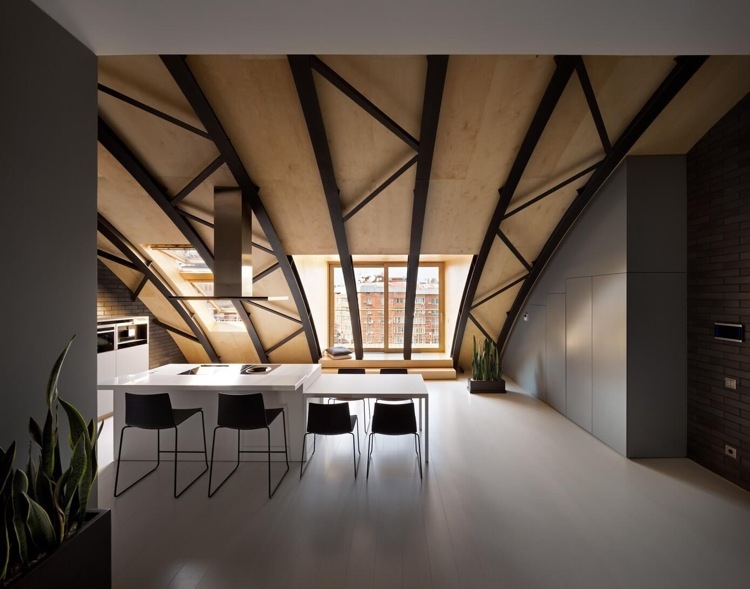 antracit-farba-moderná-podkrovie-plochá strecha smola-drevo-kuchyňa-biela-kuchynský ostrov