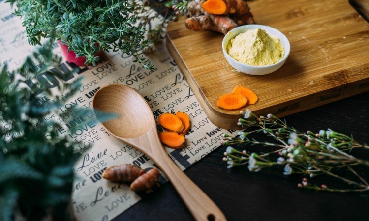 Vyrobte si masku proti vráskam kurkuma pleťová maska ​​prospieva starostlivosti o pleť domáce opravné prostriedky