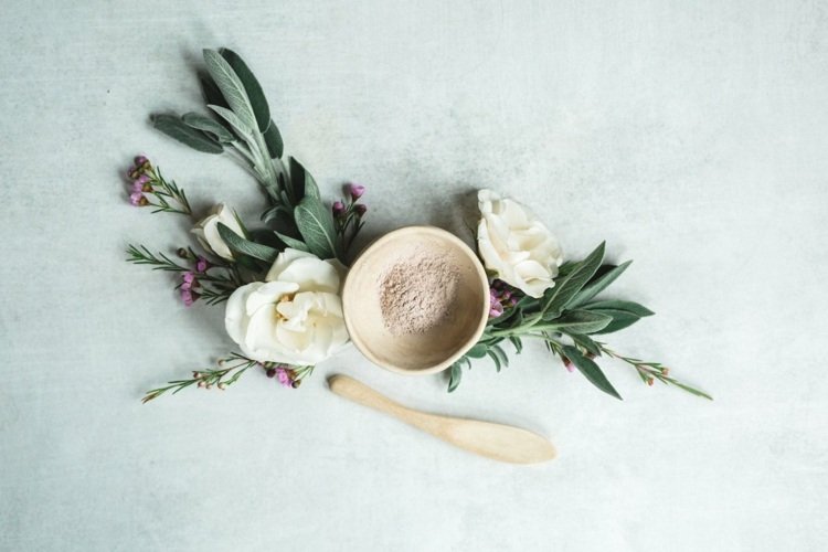 Domáca pleťová maska ​​na ochranu pred vráskami z esenciálnych olejov