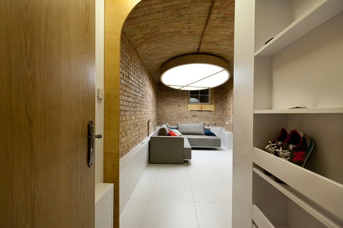 byt suterén dizajn funkčný vchod stojan na topánky obývačka