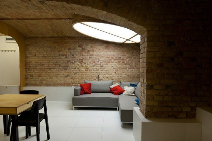 suterén byt klenba ludzie stropné svetlo jedálenský stôl sedačka