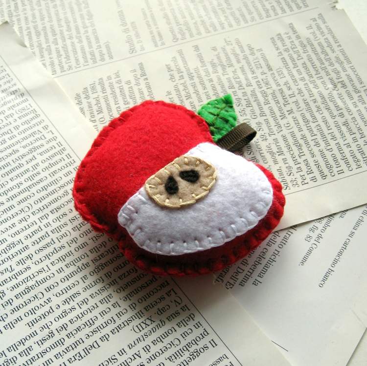 Jablko ako plyšová hračka jablko-drotárstvo-plsť-tkanina-šitie-vatelín-darovanie