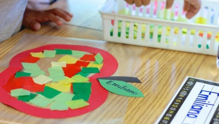 Navrhnite farebné jablká jablko-drotárstvo-zdobenie okien-ľahké-deti-zábava