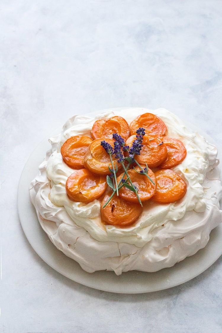 Pavlova recept s marhuľami s tipmi na pečenie levandule