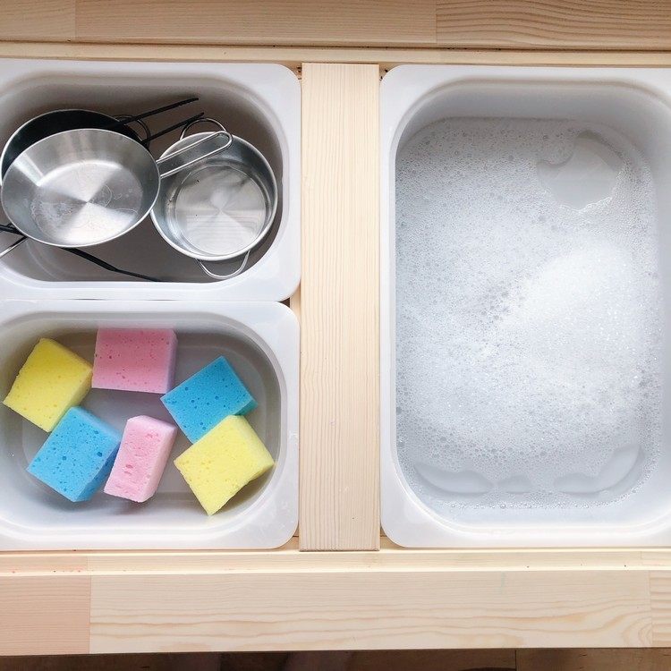 Nápad na prácu z domu s detským kovovým riadom