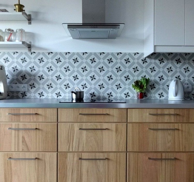 Dosky-nápady na kuchyňu-nerezové-drevené čela-kachľové-zrkadlo-vzor hviezdy